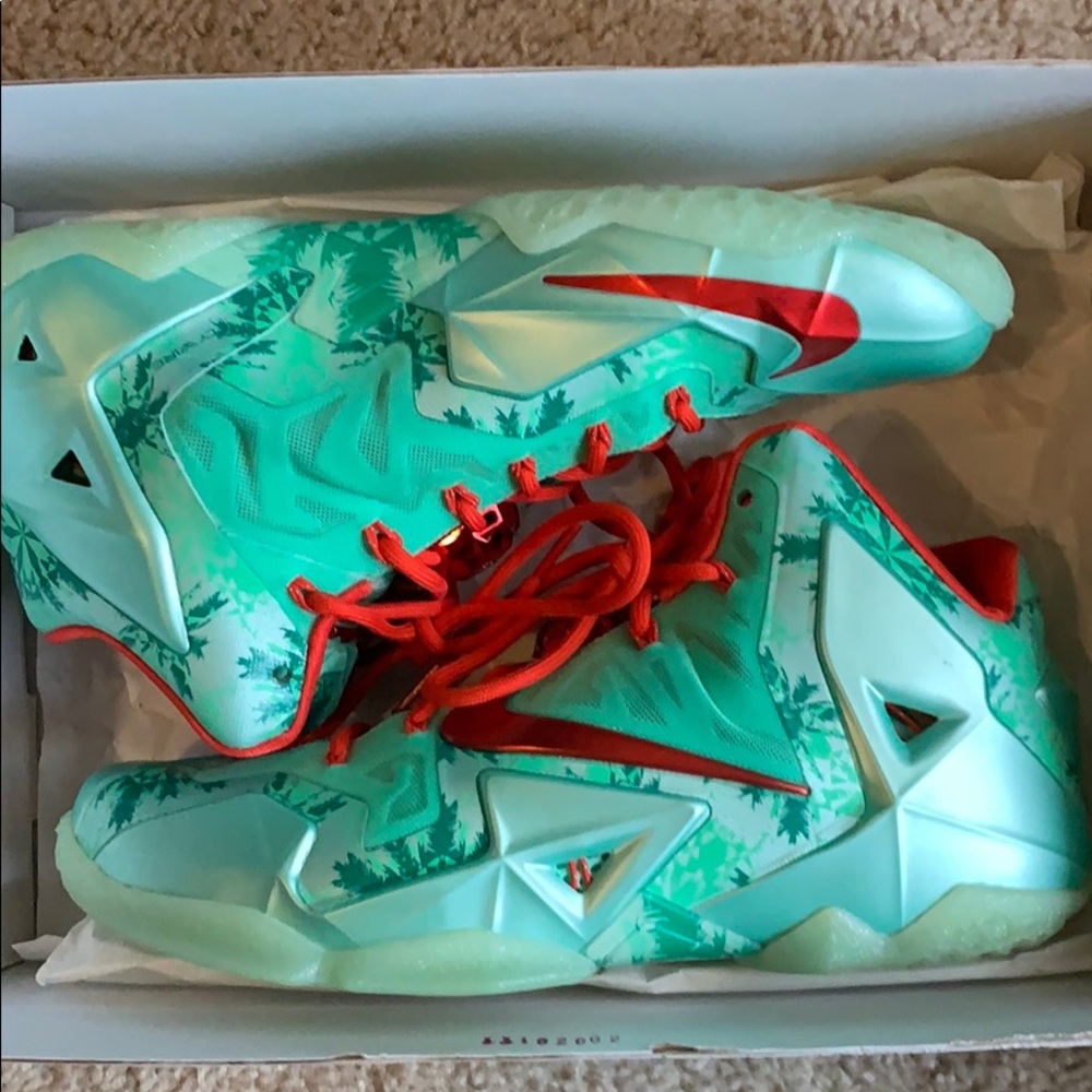Men’s Nike Lebron XI “Christmas” Size 8